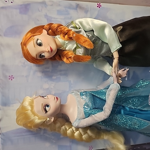 NIB: Rare Limited Edition Disney Store Frozen Elsa & Anna Ice Skating Set - Picture 4 of 9